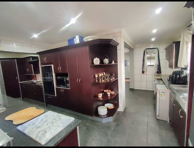 4 BEDROOM HOUSE FOR SALE IN BRACKENHURST